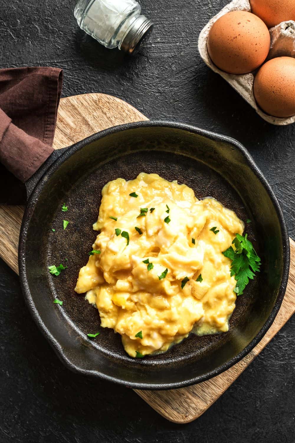 Scrambled eggs on a black cast iron